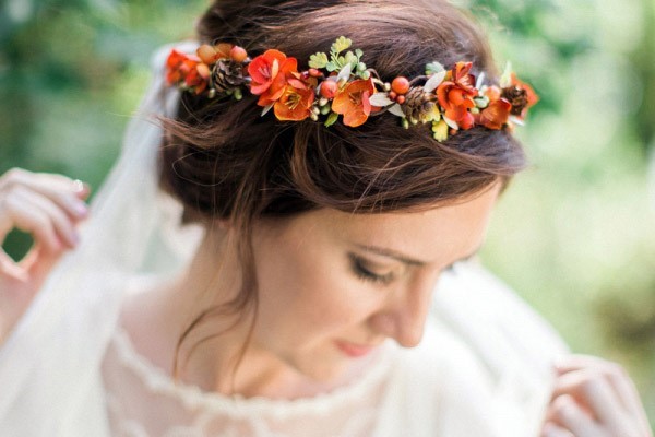 عکس تاج سر عروس با گل طبیعی