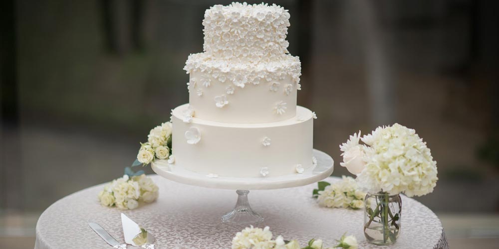 کیک عروسی خامه‌ای