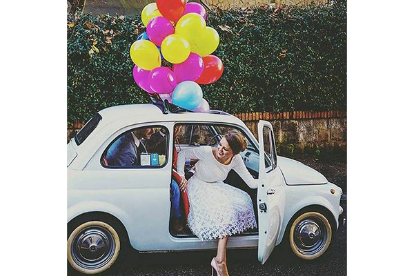 تزئین ماشین عروس با بادکنک رنگی
