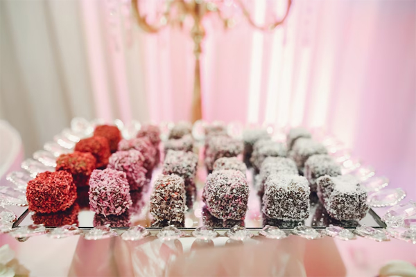 اهمیت پذیرایی با شیرینی در جشن عروسی