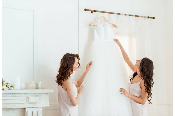 آیا نحوه شستن هر جنس لباس عروس یکی است؟