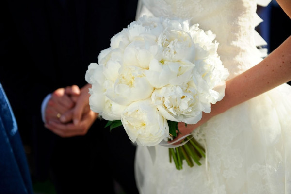 نمونه دسته گل سفید بهاری برای عروس